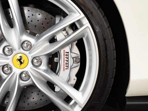 Certified 2022 Ferrari Roma image 11