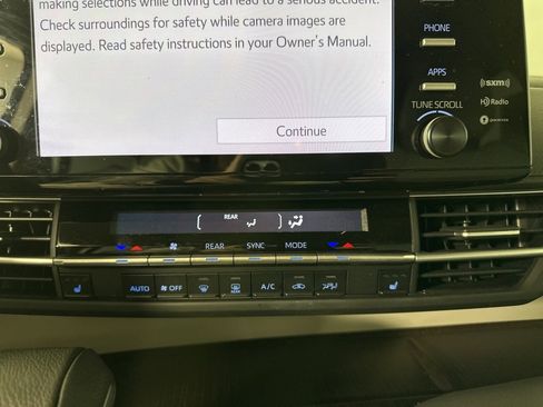 Used 2021 Toyota Sienna XLE image 13