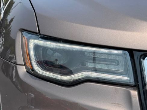 Used 2019 Jeep Grand Cherokee Limited w/ Luxury Group II AWD/4WD image 18