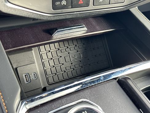 Used 2024 Ford Expedition Platinum image 21