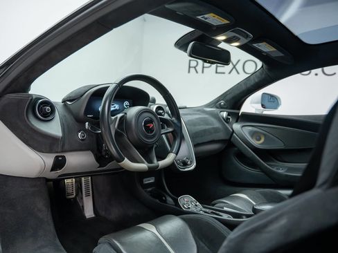 Used 2017 McLaren 570S RWD image 26