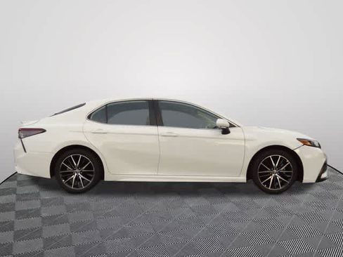 Used 2024 Toyota Camry SE FWD image 4