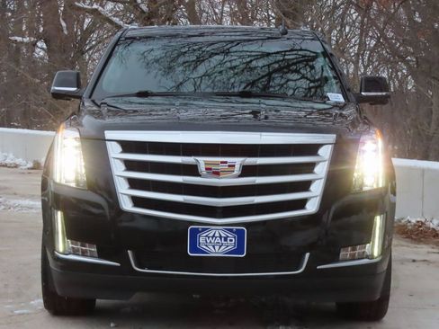 Used 2019 Cadillac Escalade Premium Luxury image 23