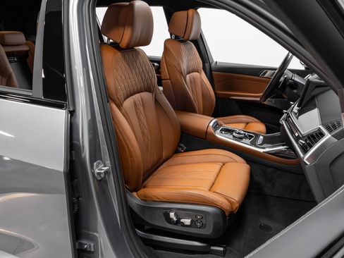 Used 2024 BMW X7 M60i w/ Executive Package image 19