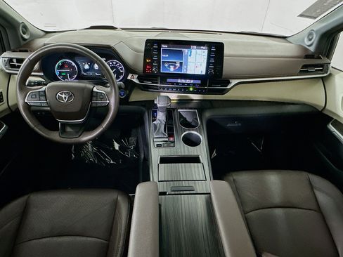 Used 2024 Toyota Sienna Platinum image 27