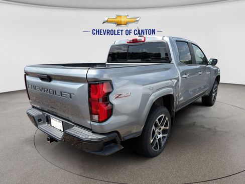Used 2023 Chevrolet Colorado Z71 w/ Z71 Convenience Package 2 AWD/4WD image 4
