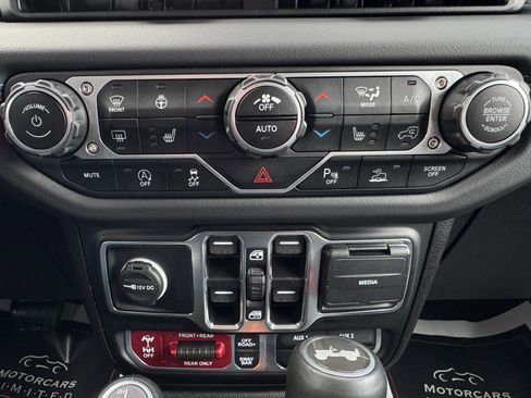 Used 2024 Jeep Wrangler Unlimited Rubicon AWD/4WD image 38
