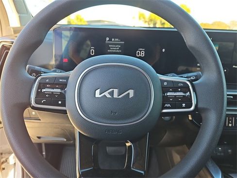 Certified 2025 Kia Sorento LX image 19