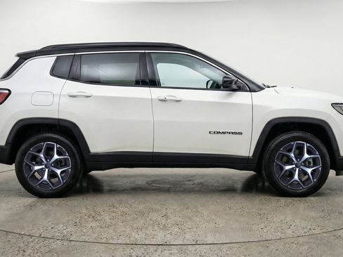 Used 2025 Jeep Compass Limited AWD/4WD image 11