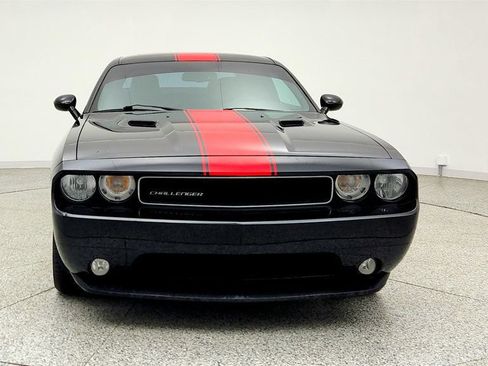 Used 2013 Dodge Challenger SXT RWD image 2