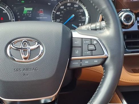 Used 2021 Toyota Highlander Platinum AWD/4WD image 12