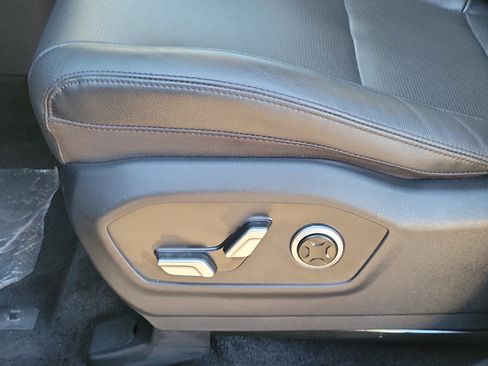 Certified 2025 Hyundai Santa Fe Limited image 17