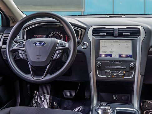 Used 2020 Ford Fusion SE FWD image 17