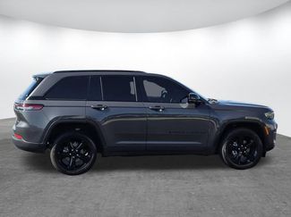 Used 2024 Jeep Grand Cherokee Altitude AWD/4WD video 3