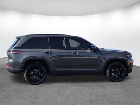 Used 2024 Jeep Grand Cherokee Altitude AWD/4WD image 3
