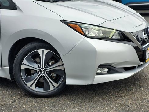 Used 2018 Nissan Leaf SV w/ SV Technology Package image 9