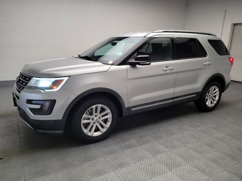 Used 2016 Ford Explorer XLT w/ Equipment Group 201A FWD image 2