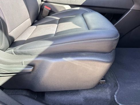 Certified 2025 Chevrolet Traverse LT image 12