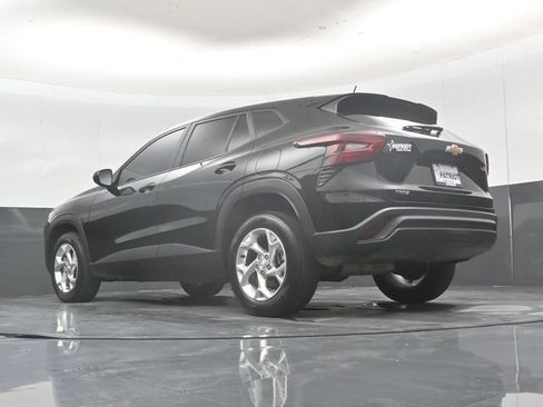 Used 2026 Chevrolet Trax LS w/ LS Convenience Package FWD image 56