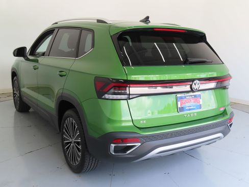 New 2025 Volkswagen Taos SE image 7