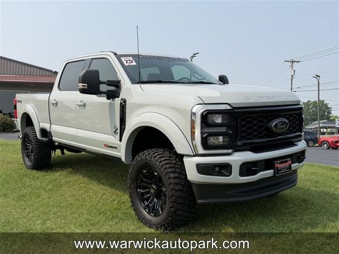 Used 2025 Ford F250 XLT w/ Black Appearance Package AWD/4WD image 2
