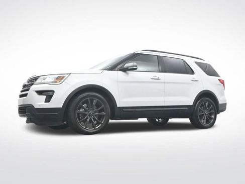 Used 2018 Ford Explorer XLT w/ Equipment Group 202A FWD image 32
