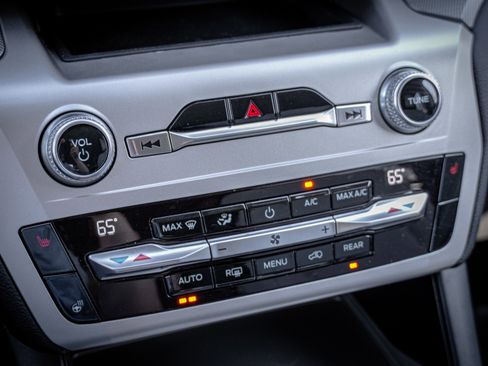 Used 2021 Ford Explorer XLT w/ Equipment Group 202A image 44