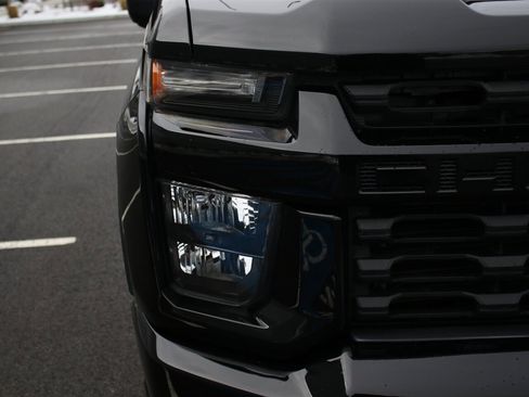 Used 2021 Chevrolet Silverado 2500 Custom w/ Custom Convenience Package image 12