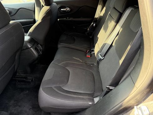 Used 2015 Jeep Cherokee Latitude image 14