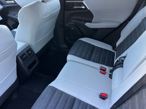 New 2026 Mitsubishi Outlander SE FWD image 13