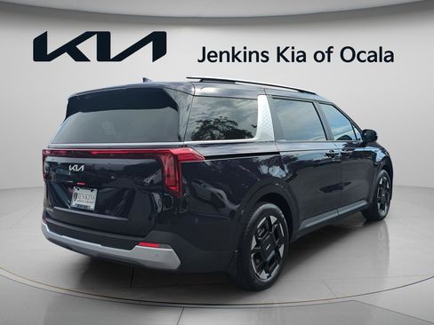 New 2026 Kia Carnival EX FWD image 3