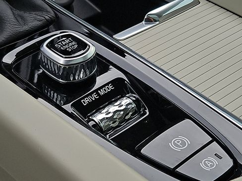 Used 2020 Volvo XC60 T6 Momentum w/ Protection Package Premier image 24