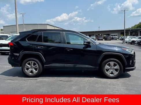 Used 2021 Toyota RAV4 XLE AWD/4WD image 2