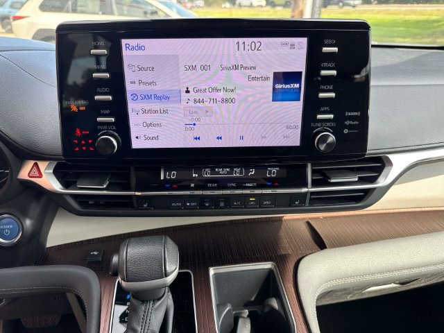 Used 2024 Toyota Sienna XLE FWD image 30