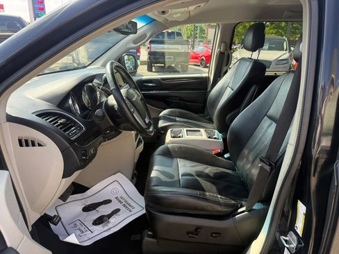 Used 2013 Chrysler Town & Country Touring-L w/ Trailer Tow Group FWD image 14