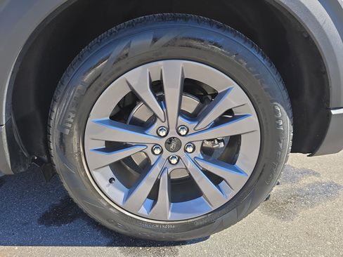 Used 2022 Ford Explorer XLT w/ Equipment Group 202A image 36