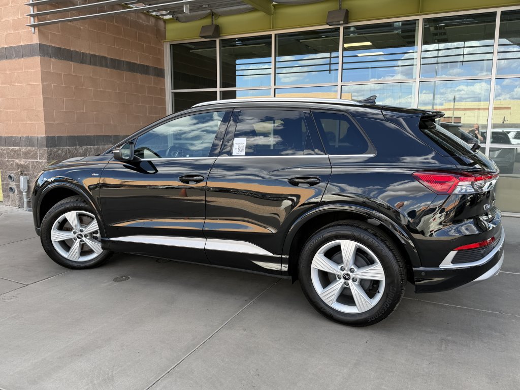 Used 2023 Audi Q4 e-tron Premium Plus w/ Premium Plus AWD/4WD image 5