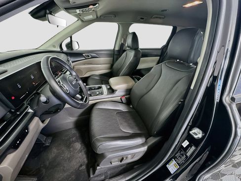 Used 2026 Kia Carnival FWD image 13