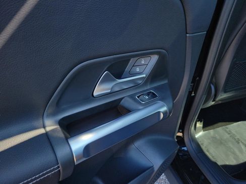 Certified 2025 Mercedes-Benz GLB 250 image 6