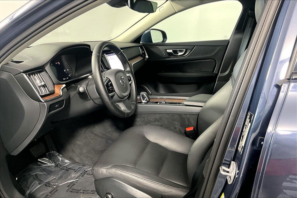 Used 2025 Volvo V60 B5 Cross Country Plus AWD/4WD image 13