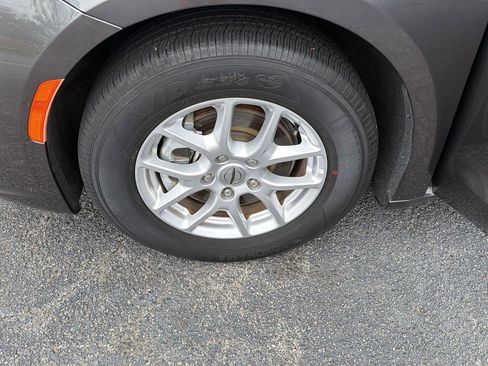 Used 2023 Chrysler Pacifica Touring-L FWD image 33