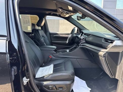 Used 2025 Jeep Grand Cherokee L Overland w/ Rear Seat Video Group I AWD/4WD image 10
