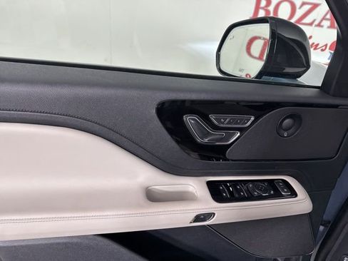 New 2026 Lincoln Aviator 2WD image 16