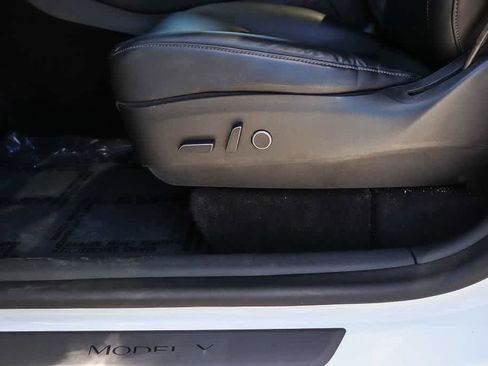 Used 2021 Tesla Model Y Long Range AWD/4WD image 20