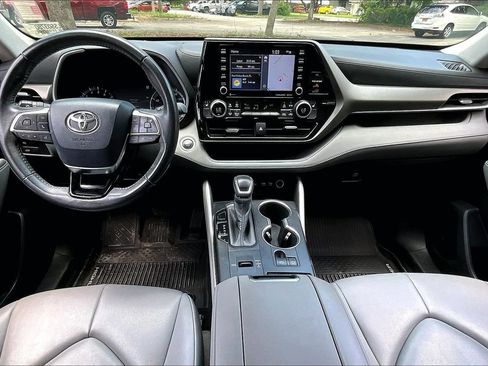 Used 2020 Toyota Highlander XLE FWD image 7