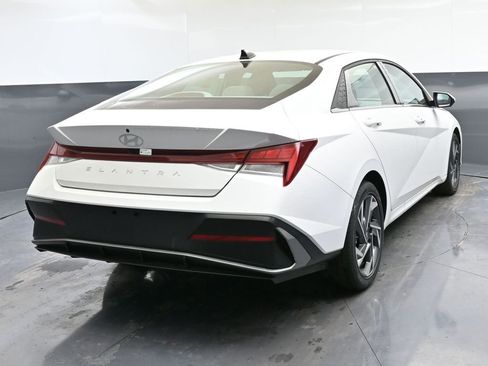 Certified 2025 Hyundai Elantra SEL image 5