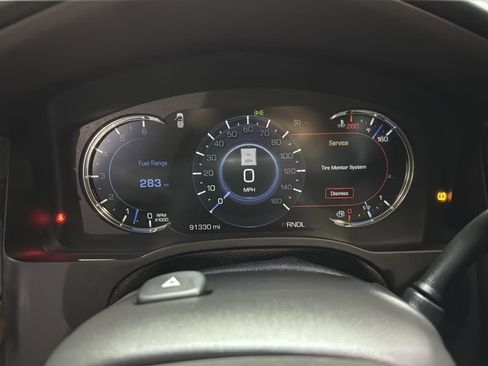 Used 2018 Cadillac Escalade Luxury image 14