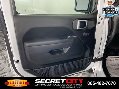 Used 2025 Jeep Wrangler Sport AWD/4WD image 12
