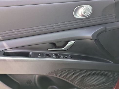 Used 2025 Hyundai Elantra SEL image 11