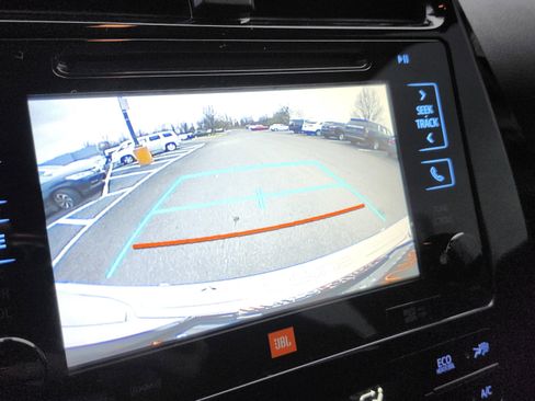 Used 2017 Toyota Prius Four image 7